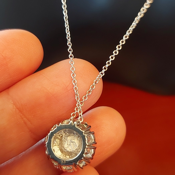 Sterling silver necklace with faux pearl pendant - Picture 3 of 11